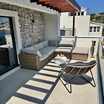 Vila Venetta,beach House,pool,jacuzzi,satellite Internet-wifi,4x4 Utv Vehicle,sup Board,island Zirje, Sibenik Žirje