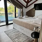 Venetta,beach House,pool,jacuzzi,satellite Internet-wifi,4x4 Utv Vehicle,sup Board,island Zirje, Sibenik Vila