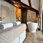 Venetta,beach House,pool,jacuzzi,satellite Internet-wifi,4x4 Utv Vehicle,sup Board,island Zirje, Sibenik * Žirje