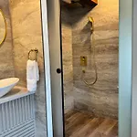 Venetta,beach House,pool,jacuzzi,satellite Internet-wifi,4x4 Utv Vehicle,sup Board,island Zirje, Sibenik