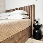 Venetta,beach House,pool,jacuzzi,satellite Internet-wifi,4x4 Utv Vehicle,sup Board,island Zirje, Sibenik Vila Žirje