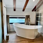 Venetta,beach House,pool,jacuzzi,satellite Internet-wifi,4x4 Utv Vehicle,sup Board,island Zirje, Sibenik Žirje