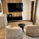 Vila Venetta,beach House,pool,jacuzzi,satellite Internet-wifi,4x4 Utv Vehicle,sup Board,island Zirje, Sibenik