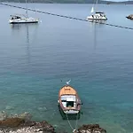 Venetta,beach House,pool,jacuzzi,satellite Internet-wifi,4x4 Utv Vehicle,sup Board,island Zirje, Sibenik Vila *