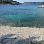 Vila Venetta,beach House,pool,jacuzzi,satellite Internet-wifi,4x4 Utv Vehicle,sup Board,island Zirje, Sibenik Žirje