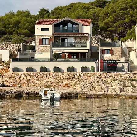 Venetta,beach House,pool,jacuzzi,satellite Internet-wifi,4x4 Utv Vehicle,sup Board,island Zirje, Sibenik * Zirje