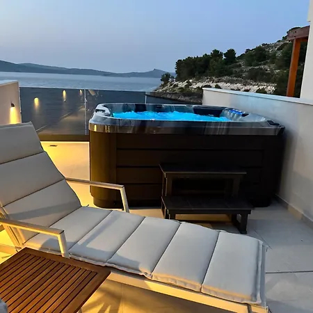 Venetta,beach House,pool,jacuzzi,satellite Internet-wifi,4x4 Utv Vehicle,sup Board,island Zirje, Sibenik