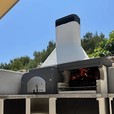 Venetta,beach House,pool,jacuzzi,satellite Internet-wifi,4x4 Utv Vehicle,sup Board,island Zirje, Sibenik * Žirje