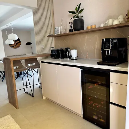 Venetta,beach House,pool,jacuzzi,satellite Internet-wifi,4x4 Utv Vehicle,sup Board,island Zirje, Sibenik