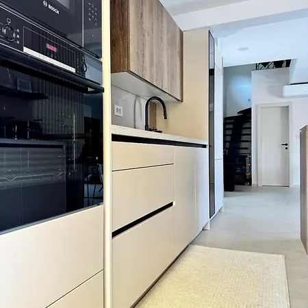 Venetta,beach House,pool,jacuzzi,satellite Internet-wifi,4x4 Utv Vehicle,sup Board,island Zirje, Sibenik Villa *