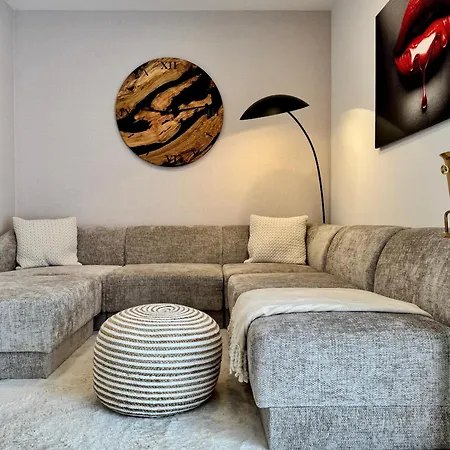Venetta,beach House,pool,jacuzzi,satellite Internet-wifi,4x4 Utv Vehicle,sup Board,island Zirje, Sibenik Zirje