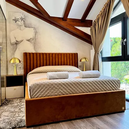 Venetta,beach House,pool,jacuzzi,satellite Internet-wifi,4x4 Utv Vehicle,sup Board,island Zirje, Sibenik *