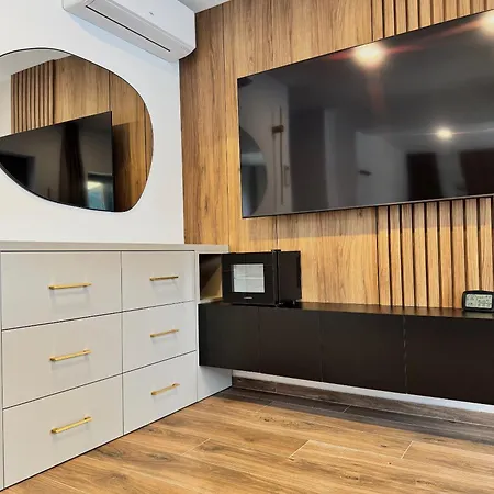 Villa Venetta,beach House,pool,jacuzzi,satellite Internet-wifi,4x4 Utv Vehicle,sup Board,island Zirje, Sibenik