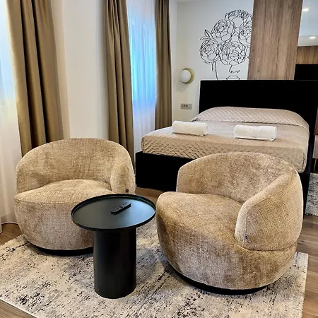 Venetta,beach House,pool,jacuzzi,satellite Internet-wifi,4x4 Utv Vehicle,sup Board,island Zirje, Sibenik Villa Žirje