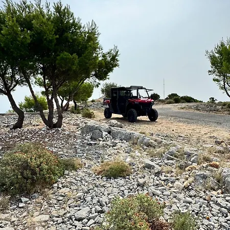 Villa Venetta,beach House,pool,jacuzzi,satellite Internet-wifi,4x4 Utv Vehicle,sup Board,island Zirje, Sibenik