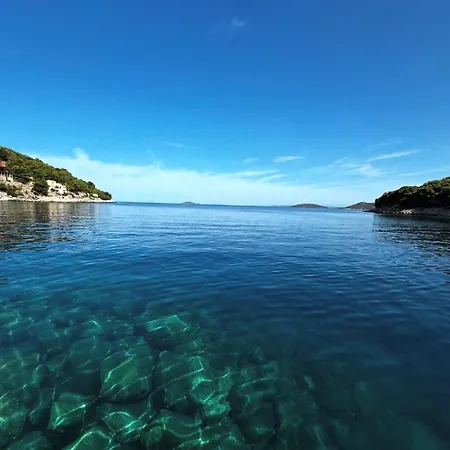 Venetta,beach House,pool,jacuzzi,satellite Internet-wifi,4x4 Utv Vehicle,sup Board,island Zirje, Sibenik Zirje