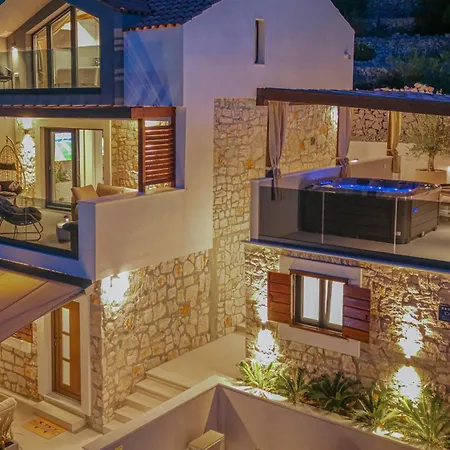 Venetta,beach House,pool,jacuzzi,satellite Internet-wifi,4x4 Utv Vehicle,sup Board,island Zirje, Sibenik Zirje