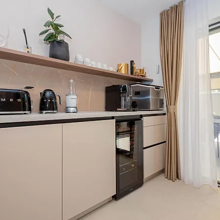 Venetta,beach House,pool,jacuzzi,satellite Internet-wifi,4x4 Utv Vehicle,sup Board,island Zirje, Sibenik * Zirje