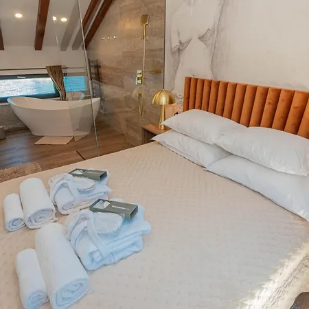 Villa Venetta,beach House,pool,jacuzzi,satellite Internet-wifi,4x4 Utv Vehicle,sup Board,island Zirje, Sibenik *