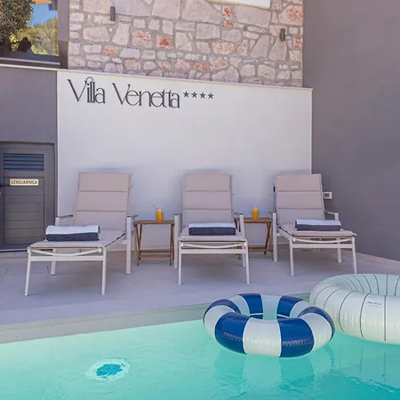 Venetta,beach House,pool,jacuzzi,satellite Internet-wifi,4x4 Utv Vehicle,sup Board,island Zirje, Sibenik Villa