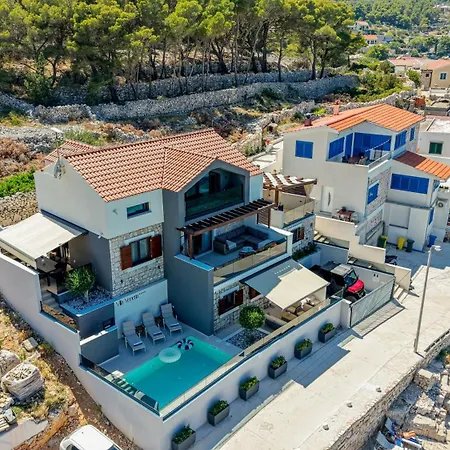 Venetta,beach House,pool,jacuzzi,satellite Internet-wifi,4x4 Utv Vehicle,sup Board,island Zirje, Sibenik Villa Zirje
