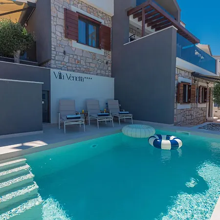 Venetta,beach House,pool,jacuzzi,satellite Internet-wifi,4x4 Utv Vehicle,sup Board,island Zirje, Sibenik