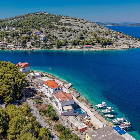 Venetta,beach House,pool,jacuzzi,satellite Internet-wifi,4x4 Utv Vehicle,sup Board,island Zirje, Sibenik Villa Zirje