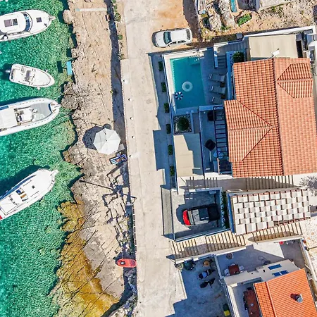 Venetta,beach House,pool,jacuzzi,satellite Internet-wifi,4x4 Utv Vehicle,sup Board,island Zirje, Sibenik Zirje
