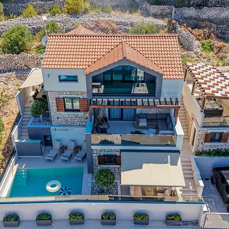 Venetta,beach House,pool,jacuzzi,satellite Internet-wifi,4x4 Utv Vehicle,sup Board,island Zirje, Sibenik * Zirje