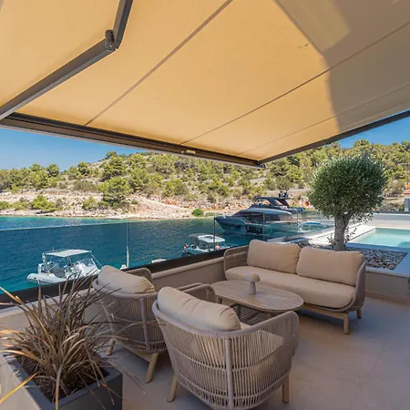 Venetta,beach House,pool,jacuzzi,satellite Internet-wifi,4x4 Utv Vehicle,sup Board,island Zirje, Sibenik