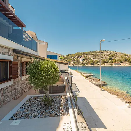Villa Venetta,beach House,pool,jacuzzi,satellite Internet-wifi,4x4 Utv Vehicle,sup Board,island Zirje, Sibenik *