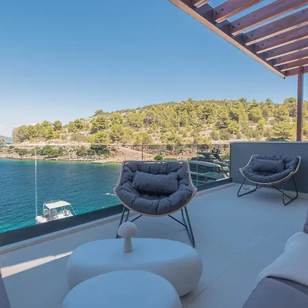 Venetta,beach House,pool,jacuzzi,satellite Internet-wifi,4x4 Utv Vehicle,sup Board,island Zirje, Sibenik Zirje