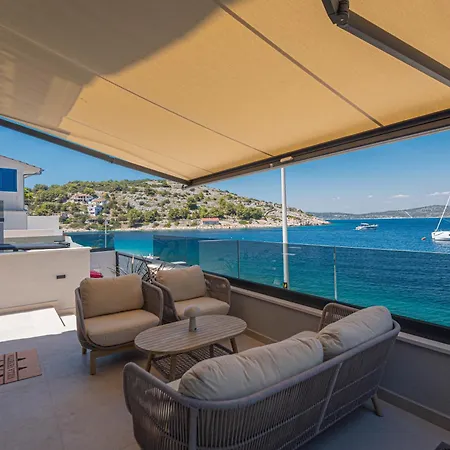 Villa Venetta,beach House,pool,jacuzzi,satellite Internet-wifi,4x4 Utv Vehicle,sup Board,island Zirje, Sibenik