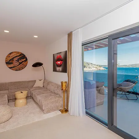 Venetta,beach House,pool,jacuzzi,satellite Internet-wifi,4x4 Utv Vehicle,sup Board,island Zirje, Sibenik * Zirje