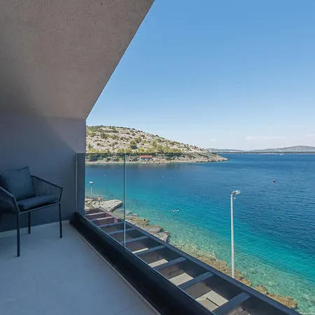 Villa Venetta,beach House,pool,jacuzzi,satellite Internet-wifi,4x4 Utv Vehicle,sup Board,island Zirje, Sibenik *