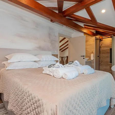 Venetta,beach House,pool,jacuzzi,satellite Internet-wifi,4x4 Utv Vehicle,sup Board,island Zirje, Sibenik * Zirje