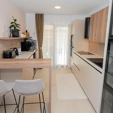 Villa Venetta,beach House,pool,jacuzzi,satellite Internet-wifi,4x4 Utv Vehicle,sup Board,island Zirje, Sibenik *