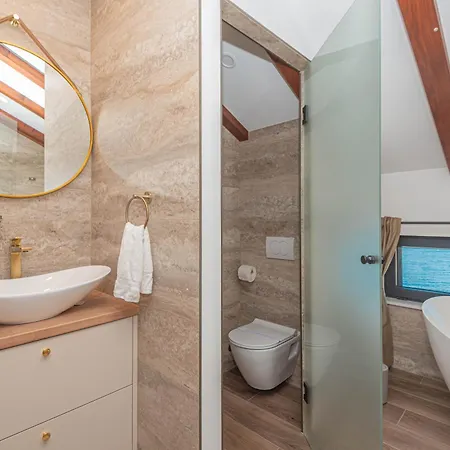 Villa Venetta,beach House,pool,jacuzzi,satellite Internet-wifi,4x4 Utv Vehicle,sup Board,island Zirje, Sibenik *
