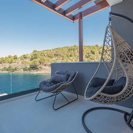 Villa Venetta,beach House,pool,jacuzzi,satellite Internet-wifi,4x4 Utv Vehicle,sup Board,island Zirje, Sibenik