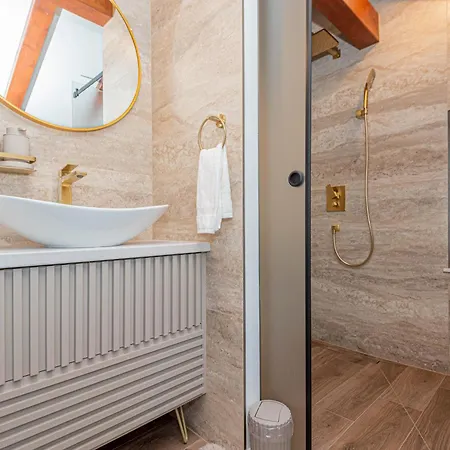 Villa Venetta,beach House,pool,jacuzzi,satellite Internet-wifi,4x4 Utv Vehicle,sup Board,island Zirje, Sibenik *