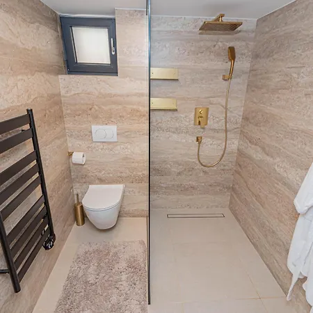 Venetta,beach House,pool,jacuzzi,satellite Internet-wifi,4x4 Utv Vehicle,sup Board,island Zirje, Sibenik Villa Zirje
