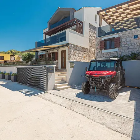 Venetta,beach House,pool,jacuzzi,satellite Internet-wifi,4x4 Utv Vehicle,sup Board,island Zirje, Sibenik Villa *