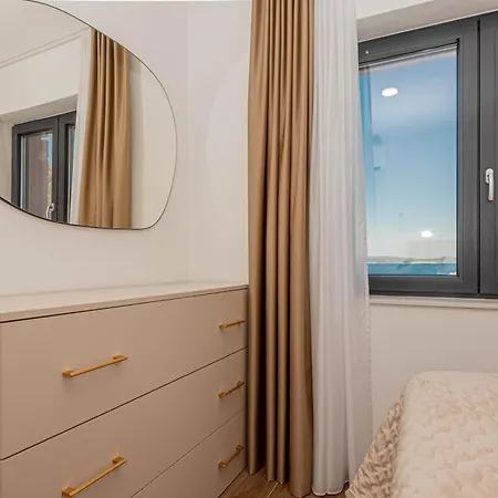 Venetta,beach House,pool,jacuzzi,satellite Internet-wifi,4x4 Utv Vehicle,sup Board,island Zirje, Sibenik Villa *