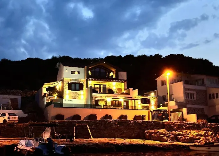 Venetta House ,pool, Jacuzzi, Satellite Internet-wifi,island žirje, šibenik * Žirje