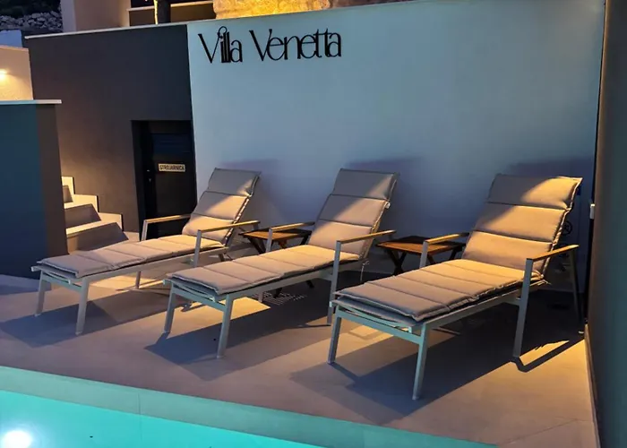 Venetta,beach House,pool,jacuzzi,satellite Internet-wifi,4x4 Utv Vehicle,sup Board,island Zirje, Sibenik