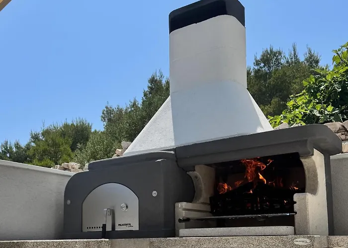 Venetta House ,pool, Jacuzzi, Satellite Internet-wifi,island žirje, šibenik * Žirje