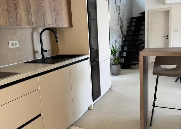 Venetta House ,pool, Jacuzzi, Satellite Internet-wifi,island žirje, šibenik