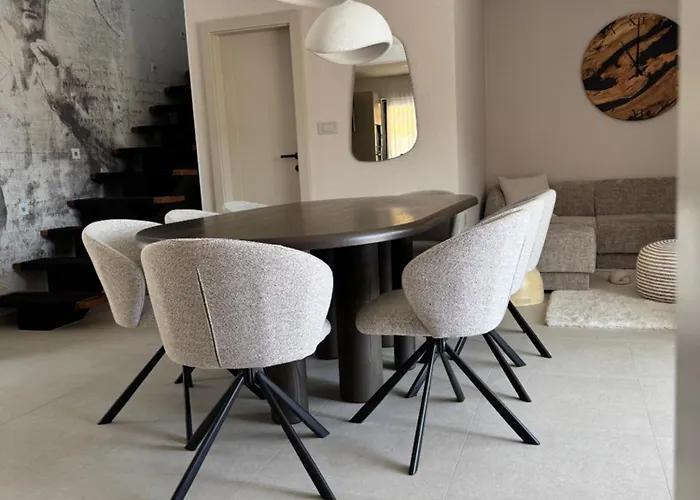 Venetta,beach House,pool,jacuzzi,satellite Internet-wifi,4x4 Utv Vehicle,sup Board,island Zirje, Sibenik * Žirje