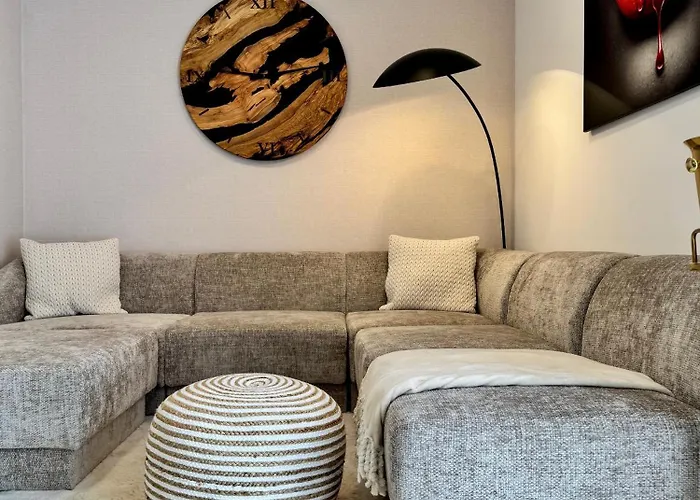 Venetta,beach House,pool,jacuzzi,satellite Internet-wifi,4x4 Utv Vehicle,sup Board,island Zirje, Sibenik Žirje