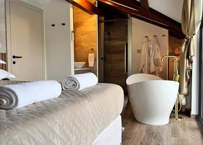 Venetta,beach House,pool,jacuzzi,satellite Internet-wifi,4x4 Utv Vehicle,sup Board,island Zirje, Sibenik * Žirje